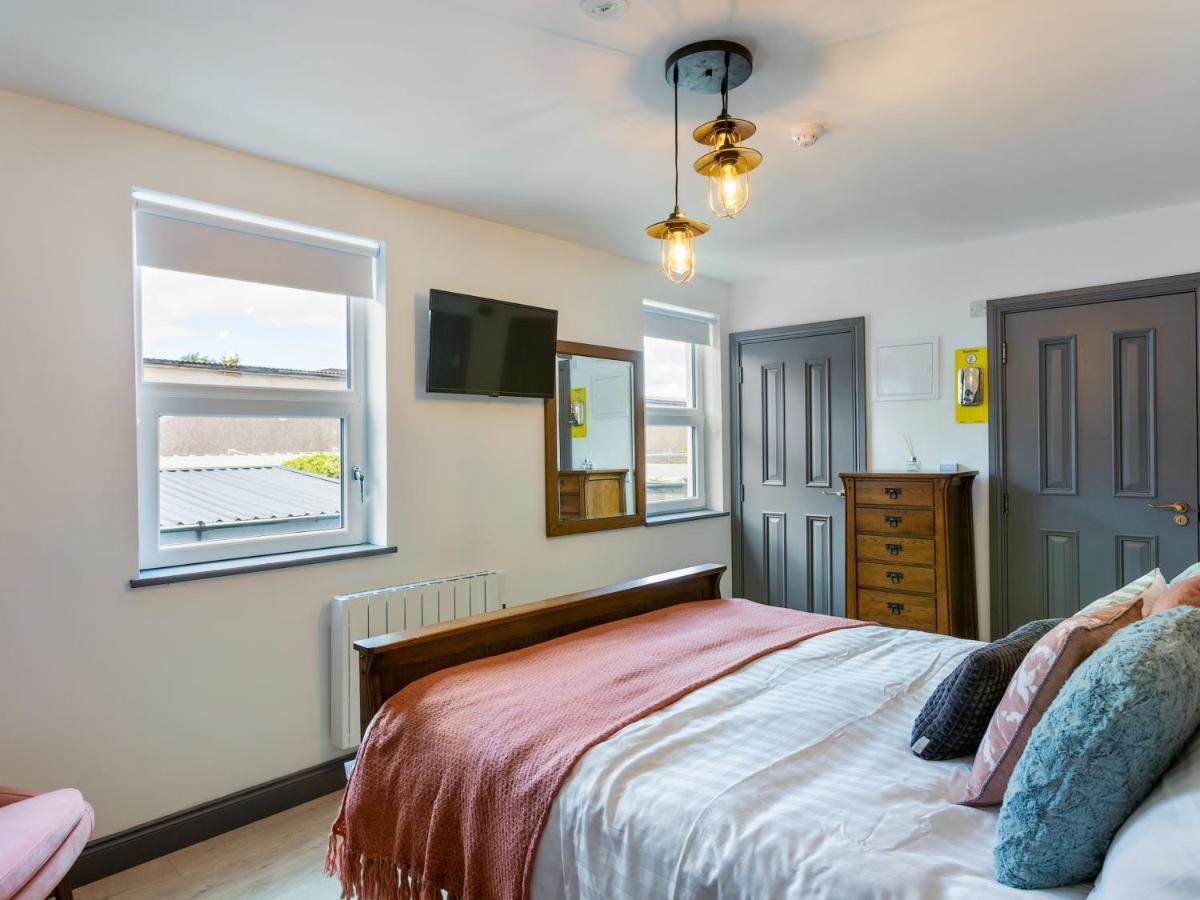 Macs Townhouse Dungarvan Дангарван Экстерьер фото