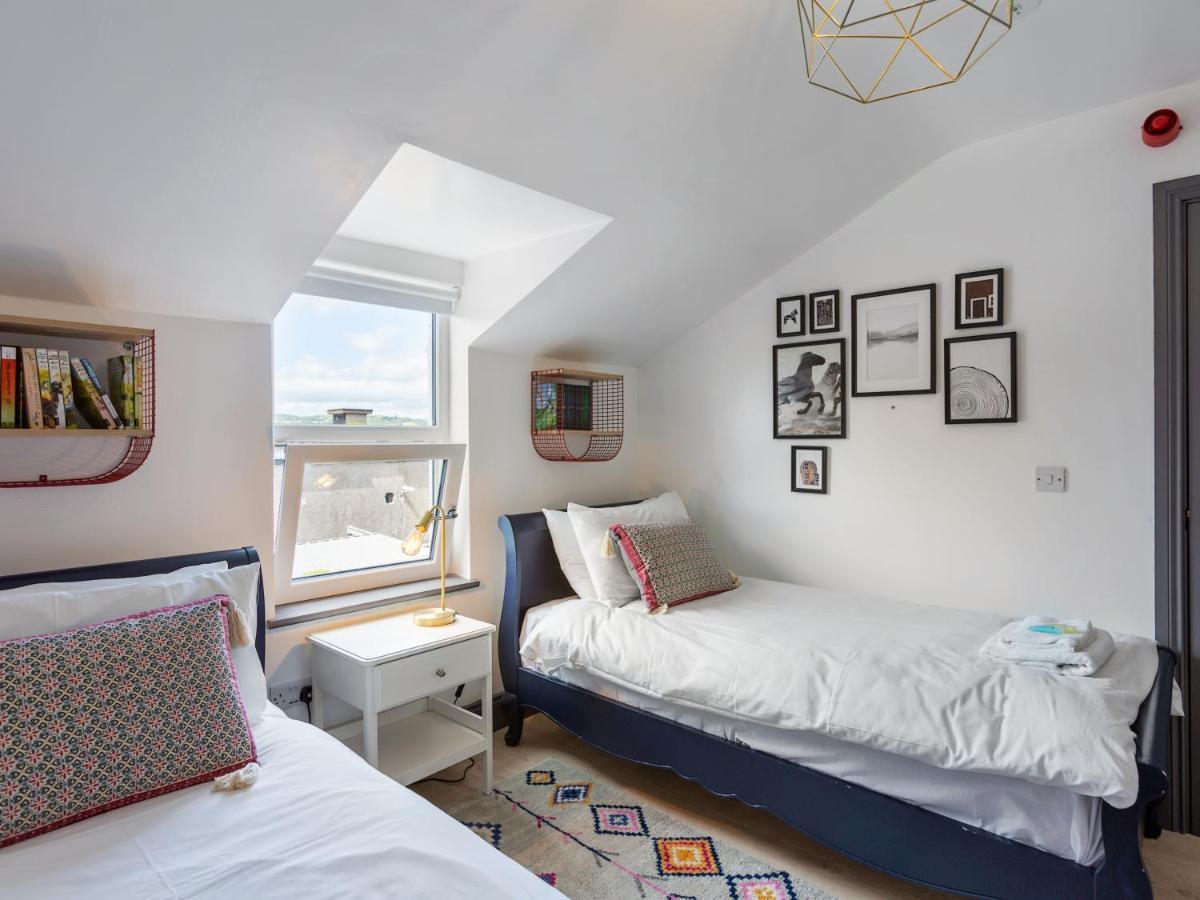 Macs Townhouse Dungarvan Дангарван Экстерьер фото